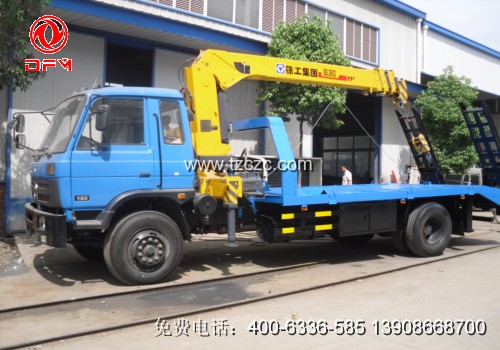 東風(fēng)153帶吊平板拖車(chē)